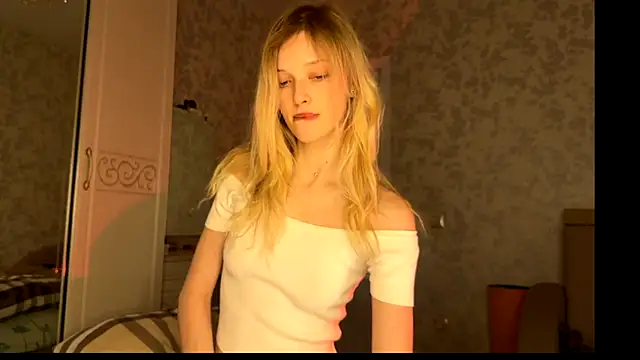 Snapshot of Evvie_Summn1 chatting on October 23, 3:07 pm Evvie Summn1 online show from October 23, 3:07 pm