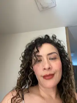 Elizabeth Dupont online show from September 10, 10:10 pm