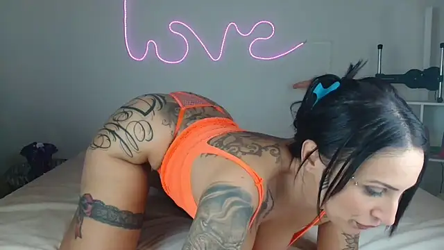 JuliaVegaOff online show from March 12, 9:50 pm