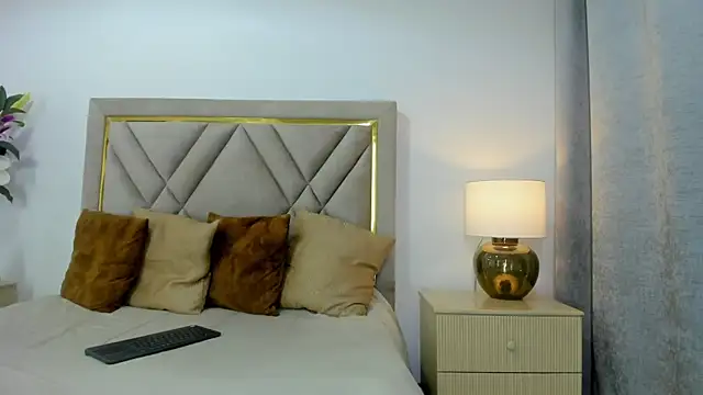 emily queen2 online show from November 30, 6:23 pm