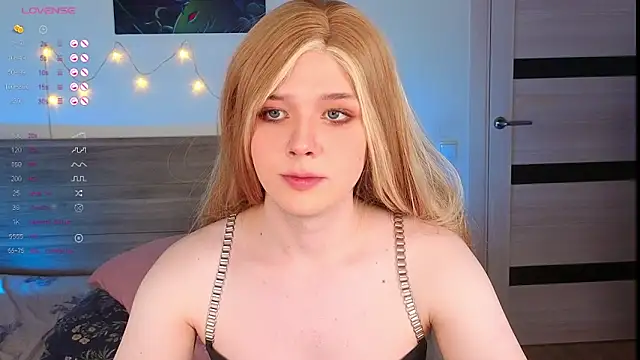  yourFoxy  online show from January 5, 5:27 pm