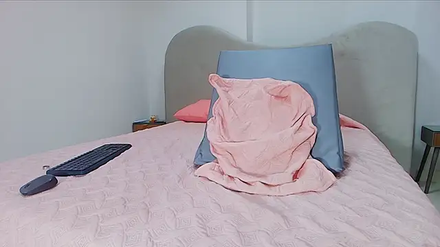 kira mz online show from November 21, 12:40 pm