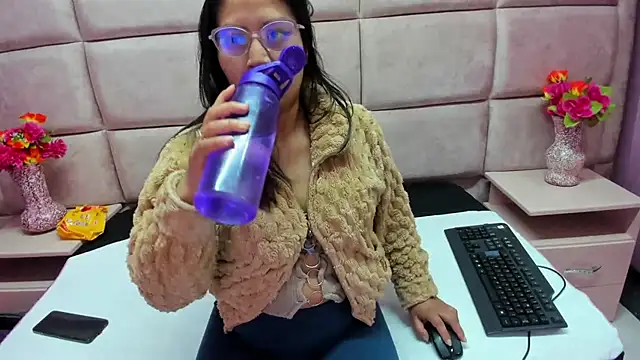 Miaa Smiith  online show from September 16, 2:52 am