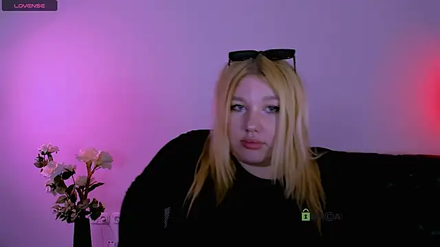 juli kisss online show from June 10, 10:25 am