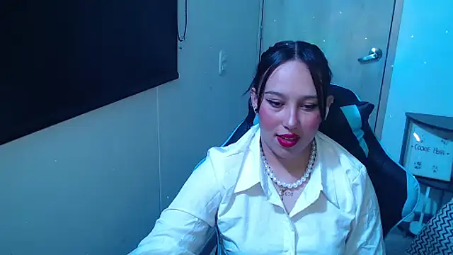 Skarlet Adams28 online show from March 18, 9:20 pm