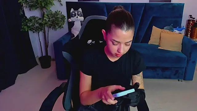 CharleneWoods online show from November 7, 6:41 am