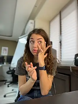 CharleneWoods online show from November 14, 6:24 am