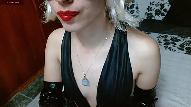 Snapshot of Persefonefire chatting on September 14, 9:34 pm Persefonefire online show from September 14, 9:34 pm
