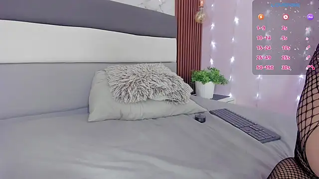 ALICESTARKK online show from February 10, 1:25 pm