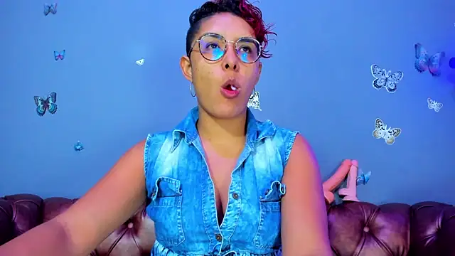 Kaira mosse online show from June 3, 11:55 am
