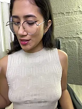 Snapshot of KaitlynLoveCam chatting on October 1, 10:48 pm KaitlynLoveCam online show from October 1, 10:48 pm