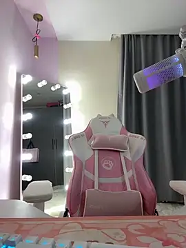 Snapshot of your_girl_next_door chatting on October 18, 3:48 pm your girl next door online show from October 18, 3:48 pm