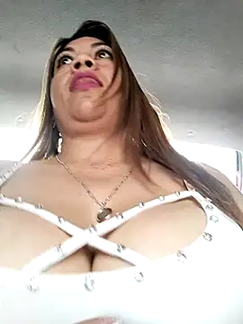 Laura-Hernandez online show from September 12, 3:08 pm