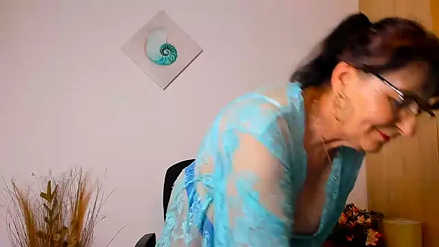 sweetangell69  online show from April 11, 7:45 am