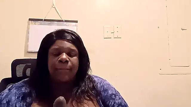 Snapshot of whitwhit86 chatting on October 5, 11:43 pm whitwhit86 online show from October 5, 11:43 pm