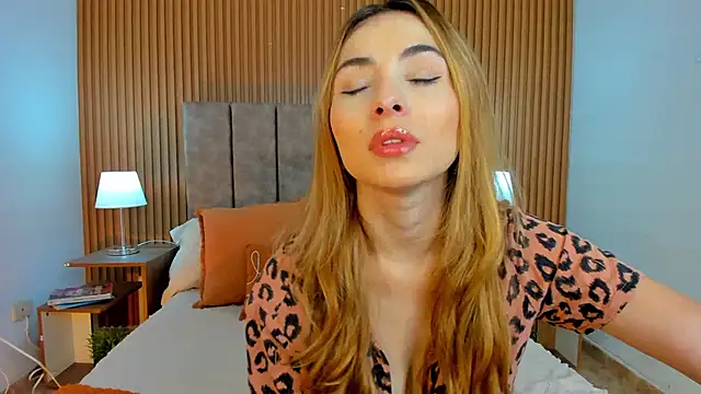 Snapshot of StacyWoods chatting on September 15, 8:05 pm StacyWoods online show from September 15, 8:05 pm
