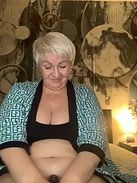 Laura Millf online show from November 30, 4:22 pm