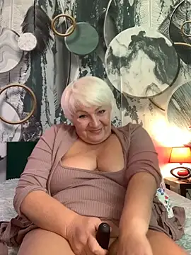 Laura Millf online show from September 14, 1:20 pm