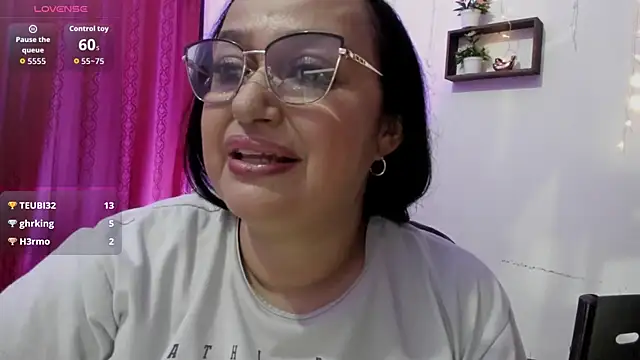 Gia Nahomi online show from November 8, 1:32 am