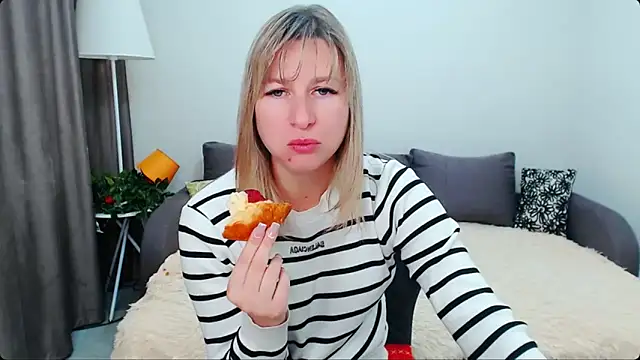 Snapshot of Incredible_Ariela chatting on September 18, 10:58 am Incredible Ariela online show from September 18, 10:58 am