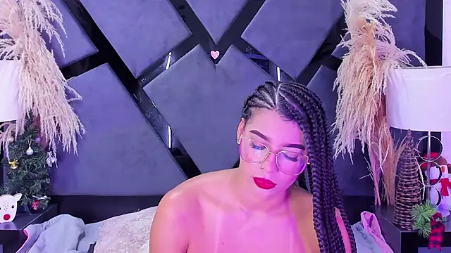 TiaraRosse online show from December 18, 5:23 am