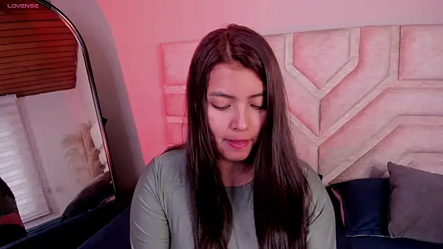 Rebeca Williams  online show from December 5, 1:12 pm