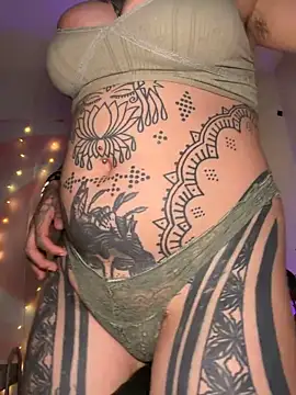 lizzardqueeen online show from March 17, 6:28 am