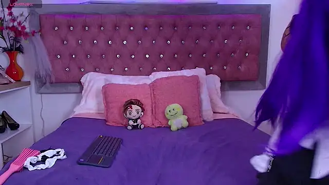 Snapshot of EmmaWilder chatting on September 20, 9:02 pm EmmaWilder online show from September 20, 9:02 pm