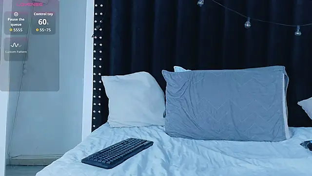 hotlatinateacher online show from November 21, 8:00 pm