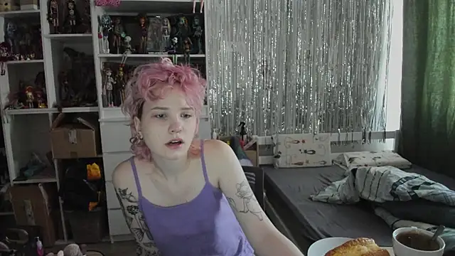 School Love online show from March 22, 7:14 am