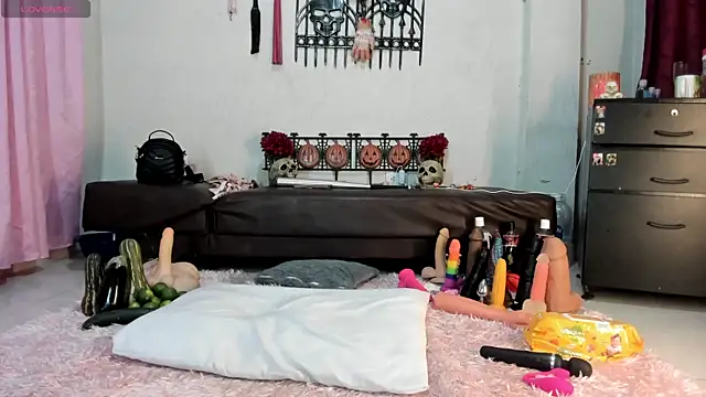 RubyEmerald online show from December 15, 11:43 pm