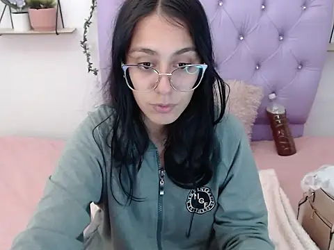Snapshot of Freyja_01 chatting on October 18, 12:03 am Freyja 01 online show from October 18, 12:03 am