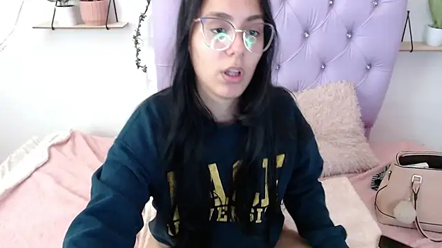Snapshot of Freyja_01 chatting on September 25, 9:45 pm Freyja 01 online show from September 25, 9:45 pm