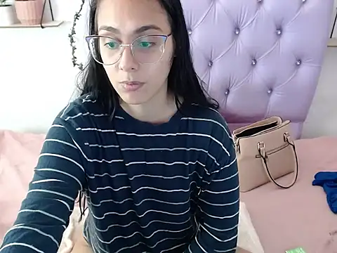 Snapshot of Freyja_01 chatting on October 11, 10:01 pm Freyja 01 online show from October 11, 10:01 pm