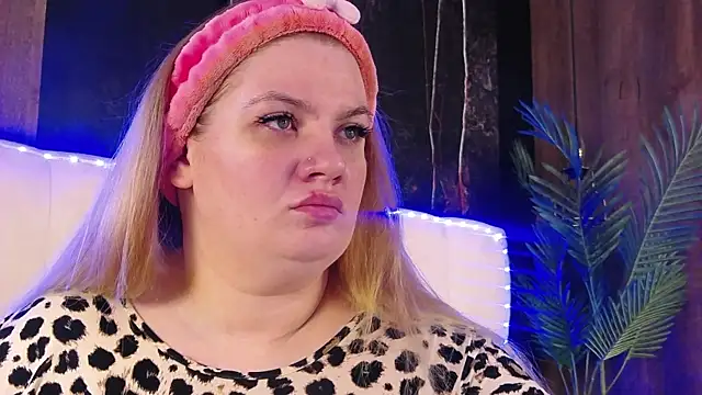 MelanieBrownn online show from April 16, 4:57 am