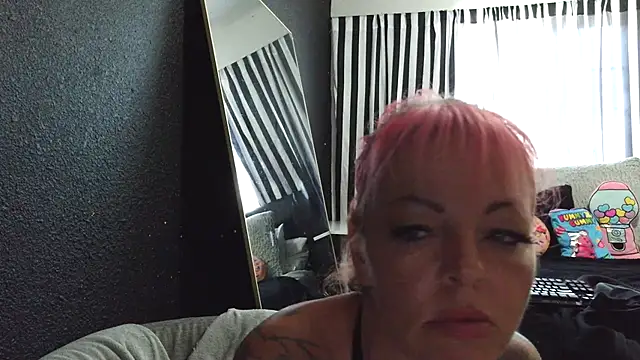 Snapshot of rileyraerhoads chatting on October 3, 11:21 pm rileyraerhoads online show from October 3, 11:21 pm