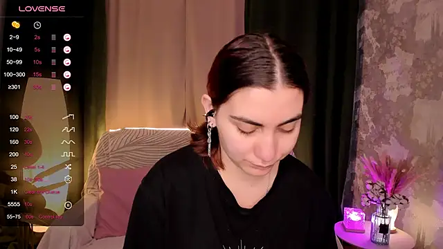 hannacheekss  online show from October 3, 2:27 am