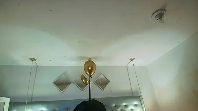 EileenBenzon online show from April 7, 2:08 pm