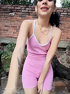 sweet outdoor charm online show from February 13, 7:59 pm