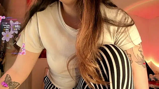 Snapshot of Miss_oliviaa chatting on October 21, 12:03 am Miss oliviaa online show from October 21, 12:03 am