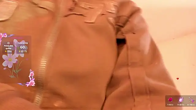 Snapshot of Miss_oliviaa chatting on October 15, 2:41 pm Miss oliviaa online show from October 15, 2:41 pm