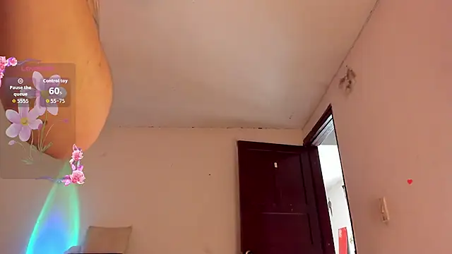 Snapshot of Miss_oliviaa chatting on October 9, 4:44 pm Miss oliviaa online show from October 9, 4:44 pm