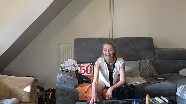 lisalustjouw online show from November 24, 12:29 pm