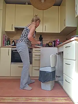 lisalustjouw online show from October 1, 12:54 pm