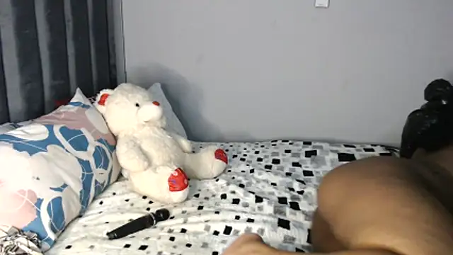 BootyliciousbustyX33 online show from June 1, 10:21 pm