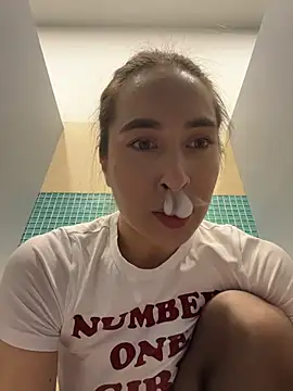 Holly Play online show from November 7, 1:38 pm