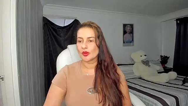 lucy diiaz online show from November 12, 8:18 pm