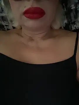 Snapshot of luna_14 chatting on October 9, 10:19 am luna 14 online show from October 9, 10:19 am