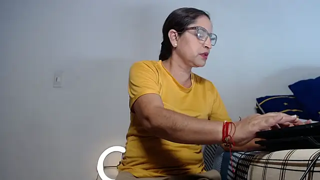 Yaya    11 online show from March 26, 11:28 pm