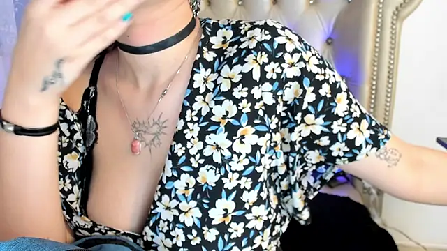 AlexaFoxy18 online show from September 17, 6:55 am